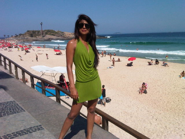http://2.bp.blogspot.com/_pjBmfPy3Mak/TIGeqThlxtI/AAAAAAAAfK0/ngD8ygc13To/s1600/Priyanka+Chopra+copacabanna+Beach+Twitter+Pic-777540.jpg