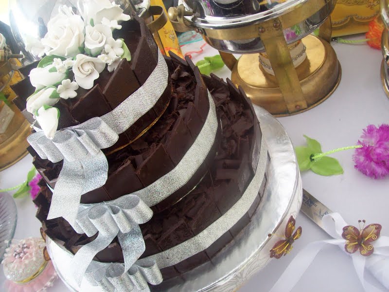 fancy chocolate cake for a fancy wedding
