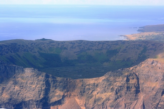 [Rano+Kua+Volcano+Easter+Island+from+plane.jpg]