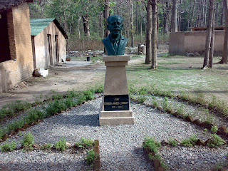 Sir Jim Corbett Statue