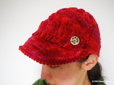 Ikumi knits Hitomi's hat