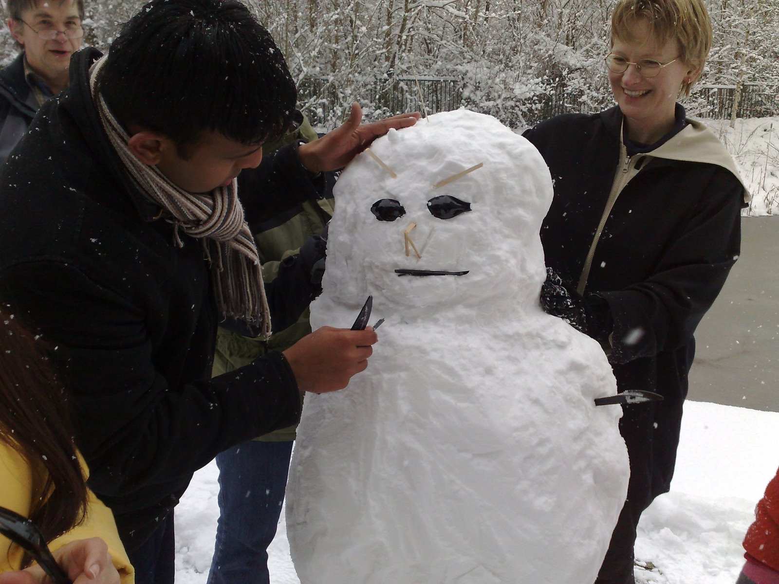 [snowmanbuilding.JPG]