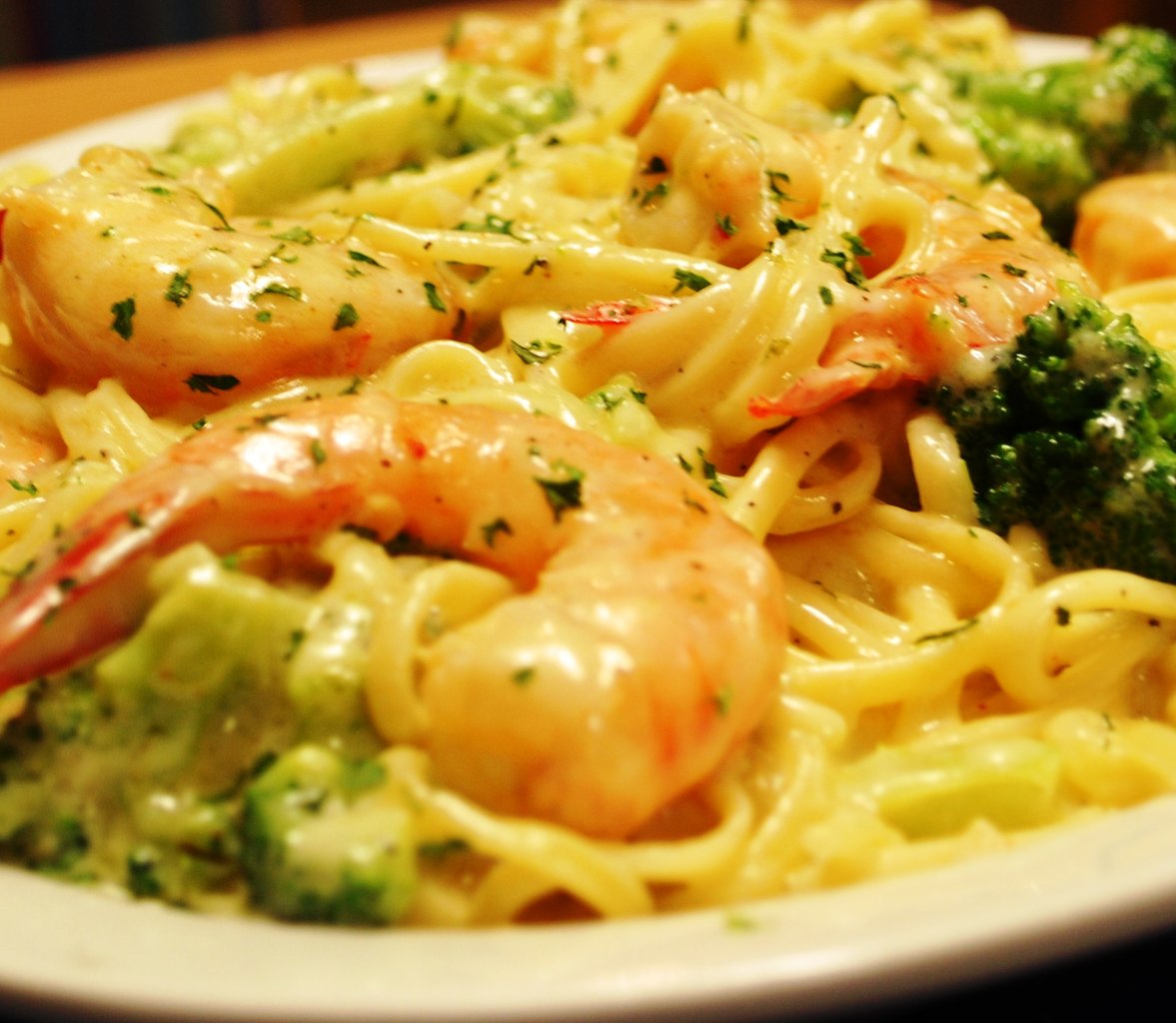 Cooking Guide 101 Shrimp Alfredo Pasta And A Bottle Of Pinot Grigio