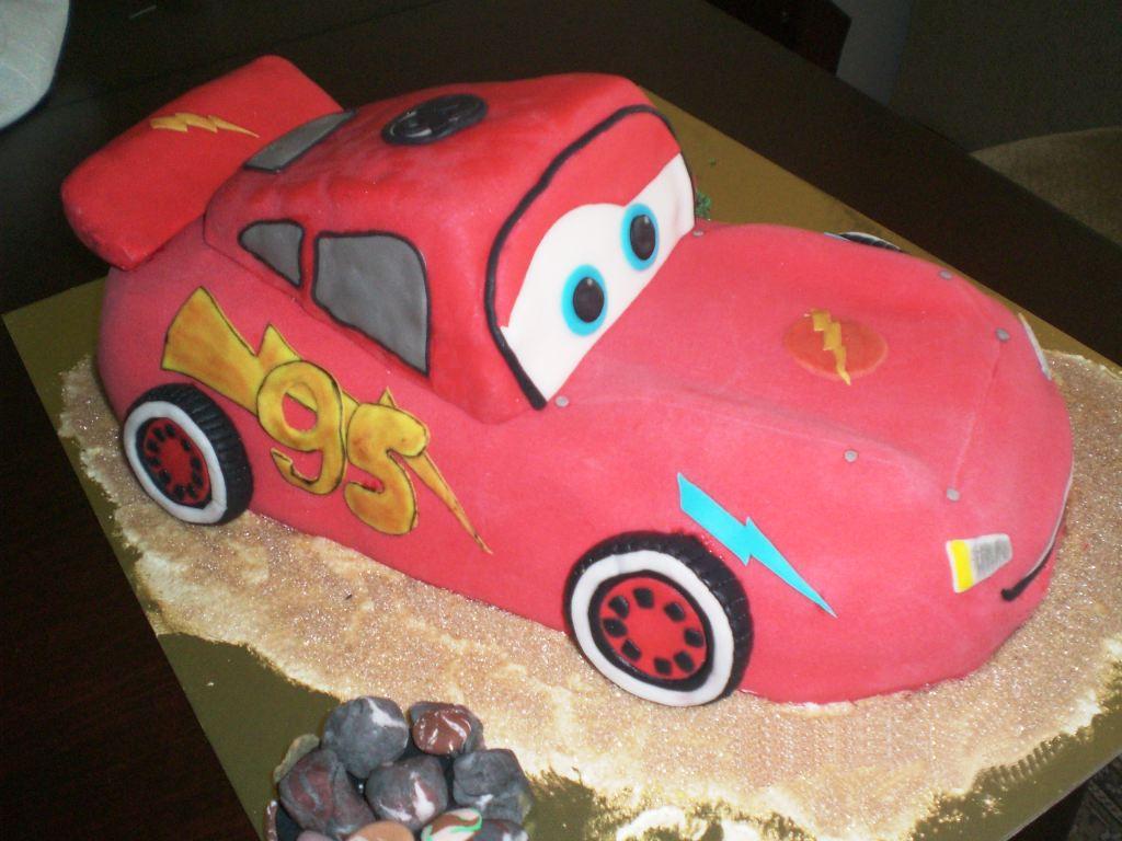 Keremin Kurabiyeleri Şimşek Mcqueen Pastası ile araba ve uçak şeklinde