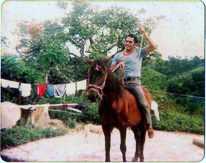 [Julio+Riding+Horse.jpg]