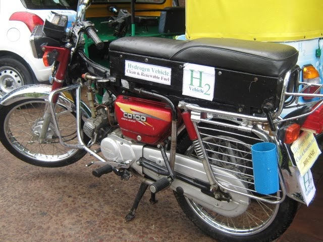 MYANMAR ALTERNATIVE ENERGY ENGINEERS: hydrogen power motorcycle (HERO
