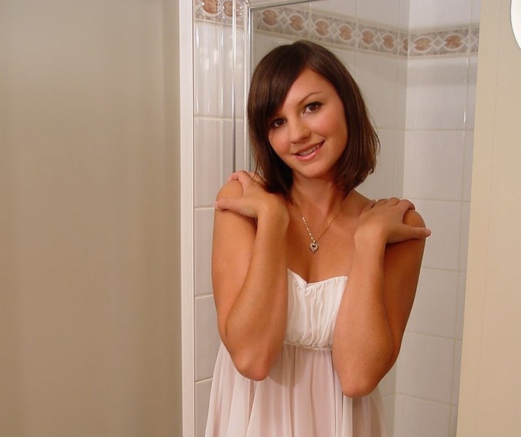 girl puts wine bottle in her pussy naked men giant penis