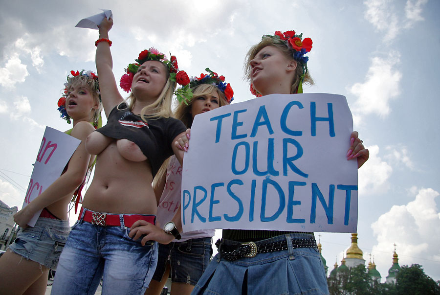 jamy linn spears pron hilary clinton bare brests