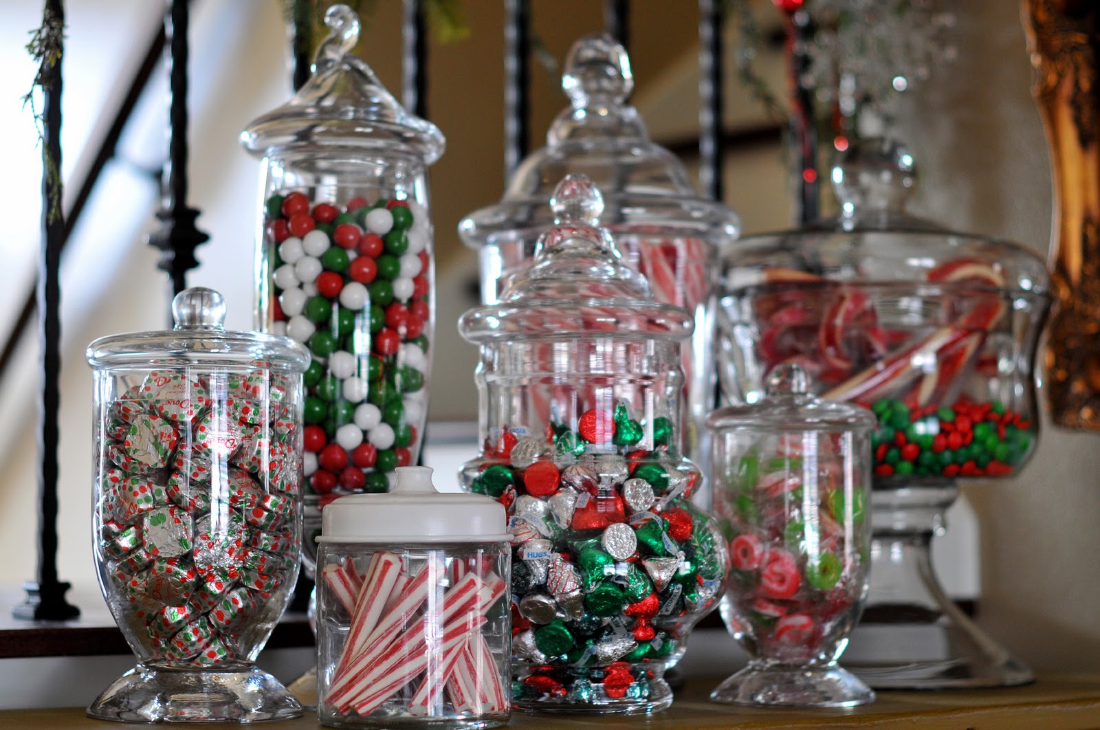 DSC_4435.1blog.jpg 1,600×1,062 pixels Christmas candy jars, Christmas centerpieces, Christmas jars
