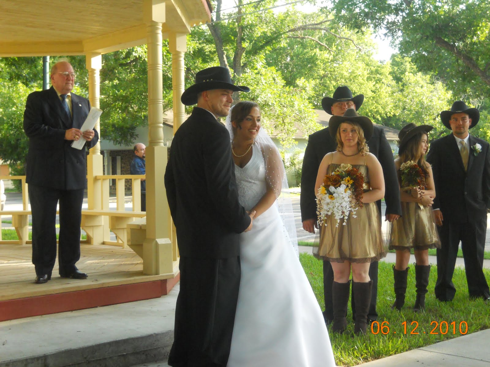 A Country Weddin Honey We Re Home