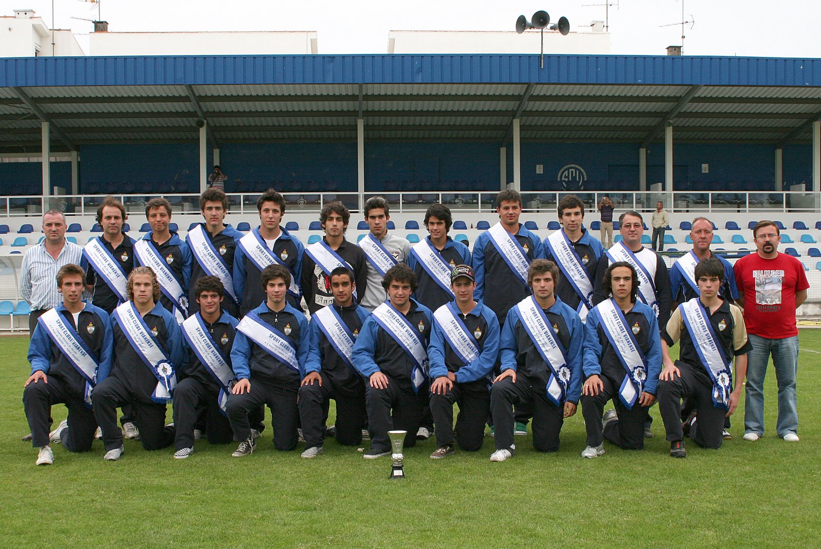 [Juvenis_Equipa+Campea+Distrital+AFVC.JPG]