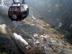 Gondola ride over the sulfer pits