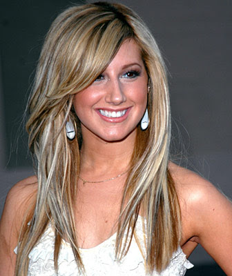 Ashley Tisdale Blonde Hairstyles 06
