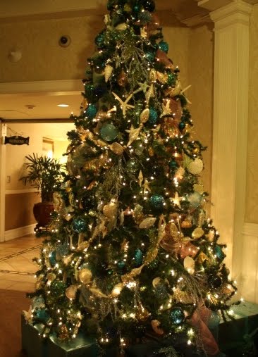 Christmas tree in foyer of Del Coronado hotel