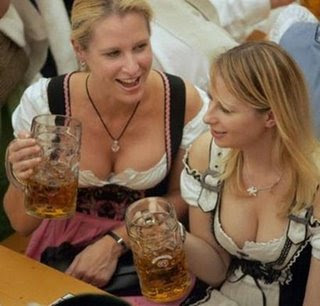 http://2.bp.blogspot.com/_q_fodiFcqic/SriyUS3e5xI/AAAAAAAAZfA/5kpzBU4tcpI/s400/dirndl.jpg