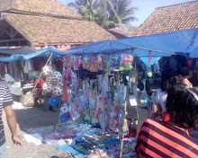 Jualan mainan anak-anak pasar sukanegeri