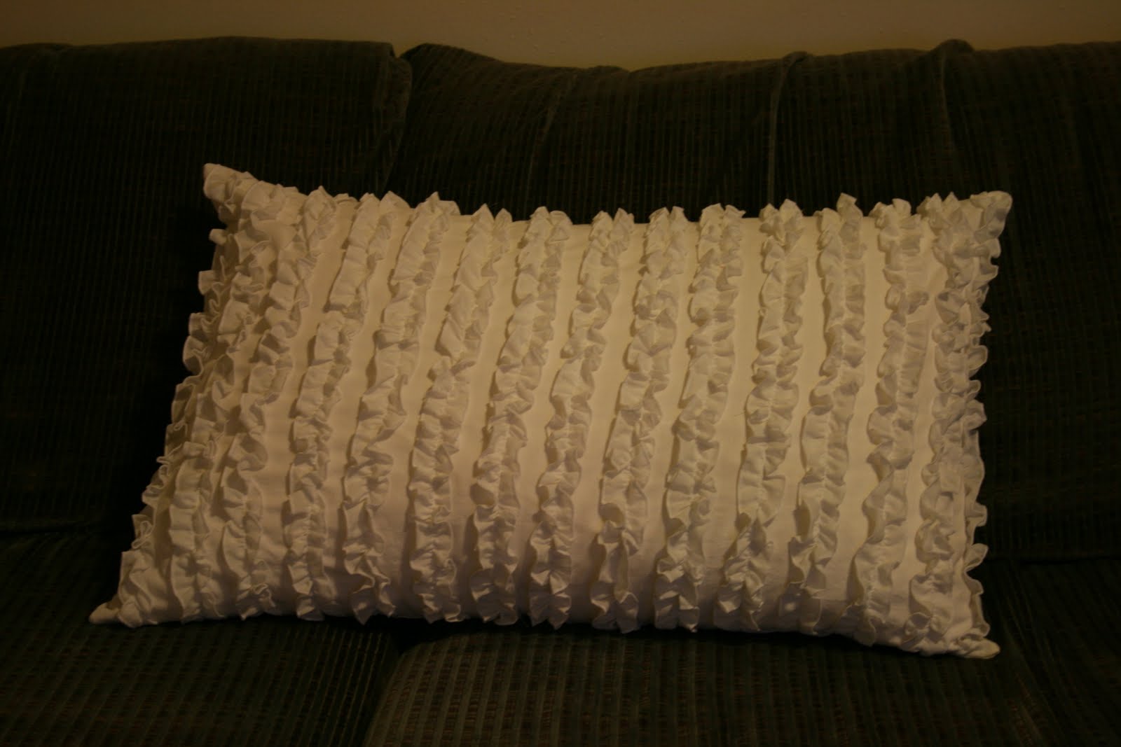 I Create It Ruffle Pillow Tutorial
