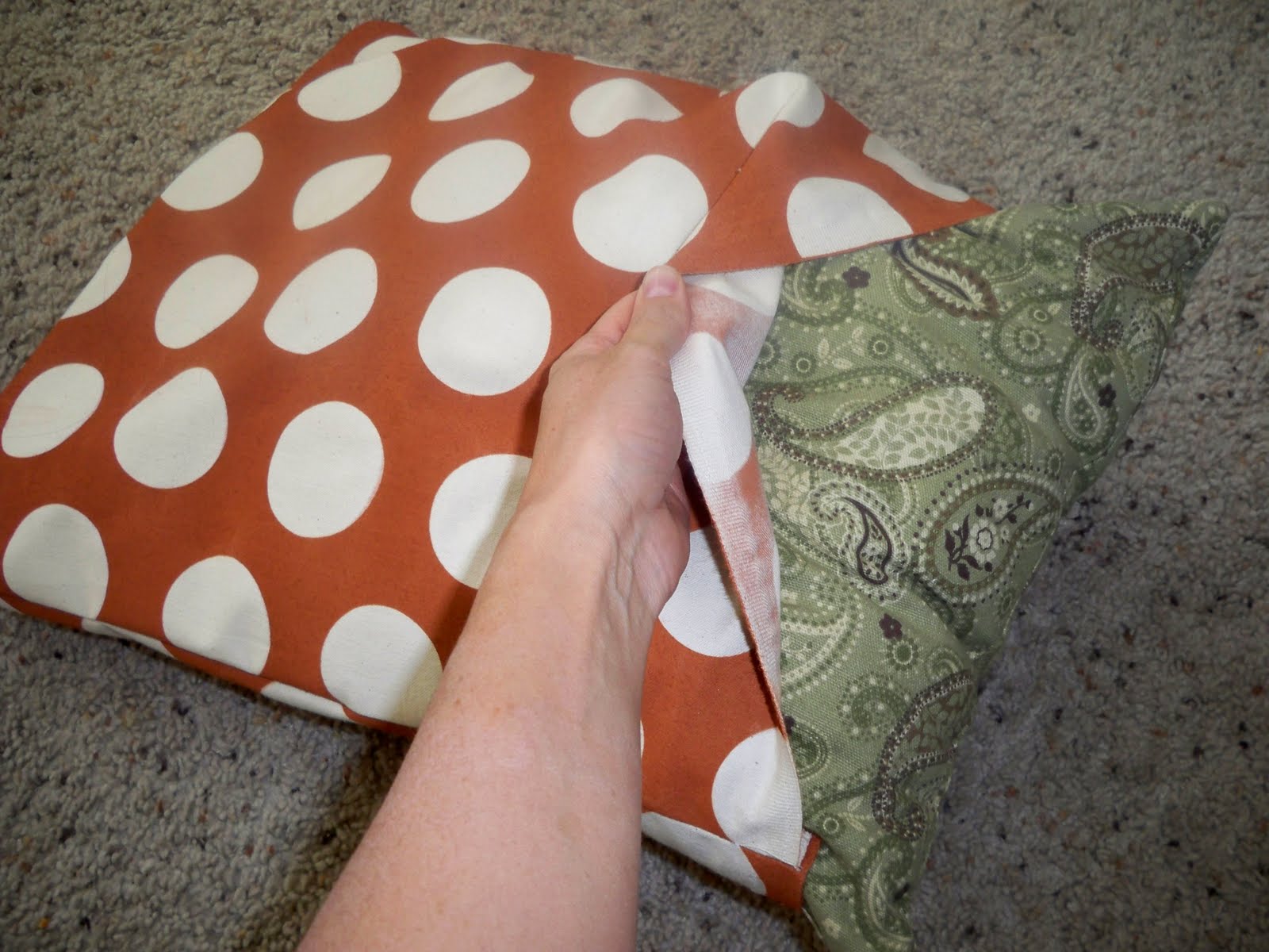 You Craft Me Up! Spray Paint Halloween Pillows