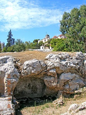 كنيسة الشهيدة مارينا باثينا - اليونان Thissio+cave+church