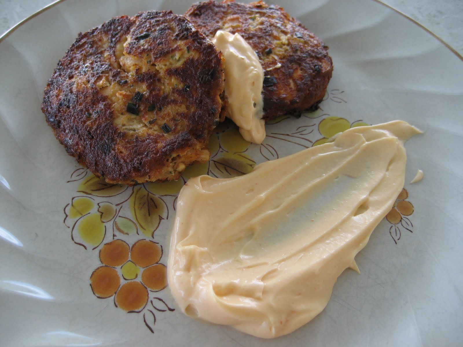 Mission Food Asian Salmon Cakes with Sriracha Aioli