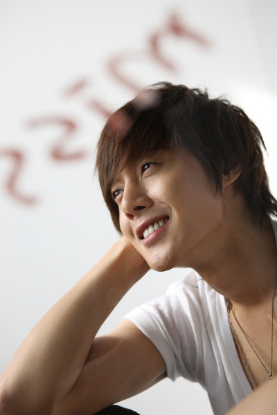 Nuevas Imágenes de Kim Hyun Joong Para Hotsun Chicken!! Kim+hyun+joong+hotsun+12