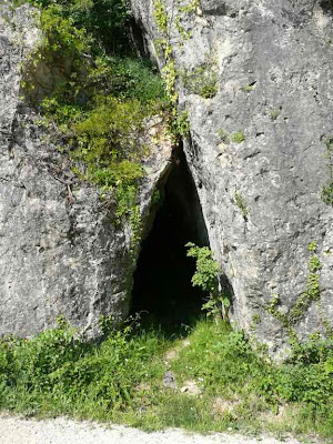 Las Cuevas Cuevas-+cubila+lobos+acceso