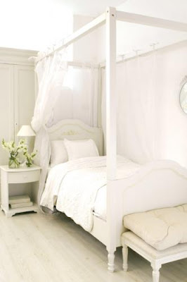 10 ultra small bedrooms with king size beds I SPY PRETTY: The Single Bedroom