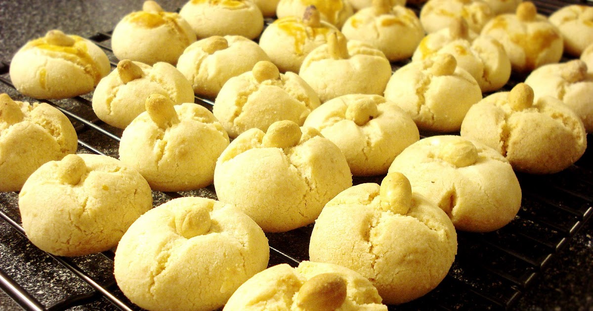 PINKIE FOOD BLOG: Vietnamese Almond Cookies(Bánh qui hạnh nhân)