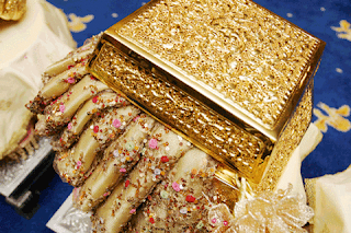 Hantaran Perkahwinan Siti Nurhaliza & Datuk Khalid | GUBAHAN HANTARAN | Hantaran Perkahwinan | hantarankahwin.com | barang hantaran perkahwinan | BUTIK HANTARAN | Hantaran kawin &tunang | Contoh gubahan hantaran | WEDDING FAVORS, Gifts, Flowers, Hantaran, Gubahan PERKAHWINAN