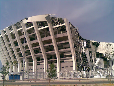 Gambar Stadium Sultan Mizan Runtuh