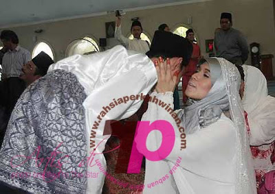 Gambar Perkahwinan Akhil Hayy dan Waheeda | Gambar hantaran perkahwinan Akhil Hayy dan Waheeda | Gambar Pernikahan Akhil Hayy dan Waheeda | Gambar Akhil Hayy dan Waheeda kahwin |PERKAHWINAN artis MALAYSIA, news, scandal, gossip, Weddings, Families, Divorces of Celebrities