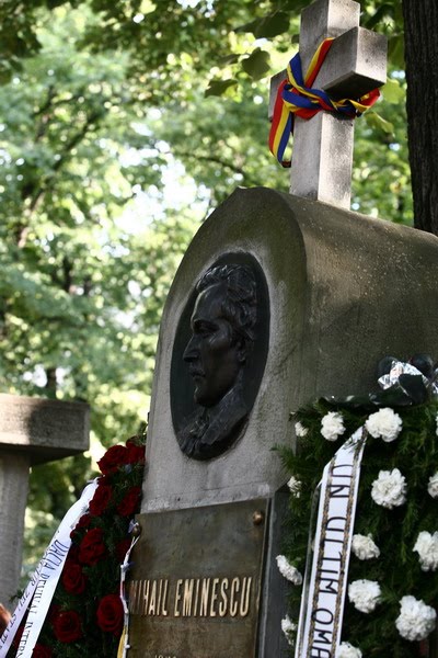[Eminescu+Mormant+Nichitus+Blog+Roncea.jpg]