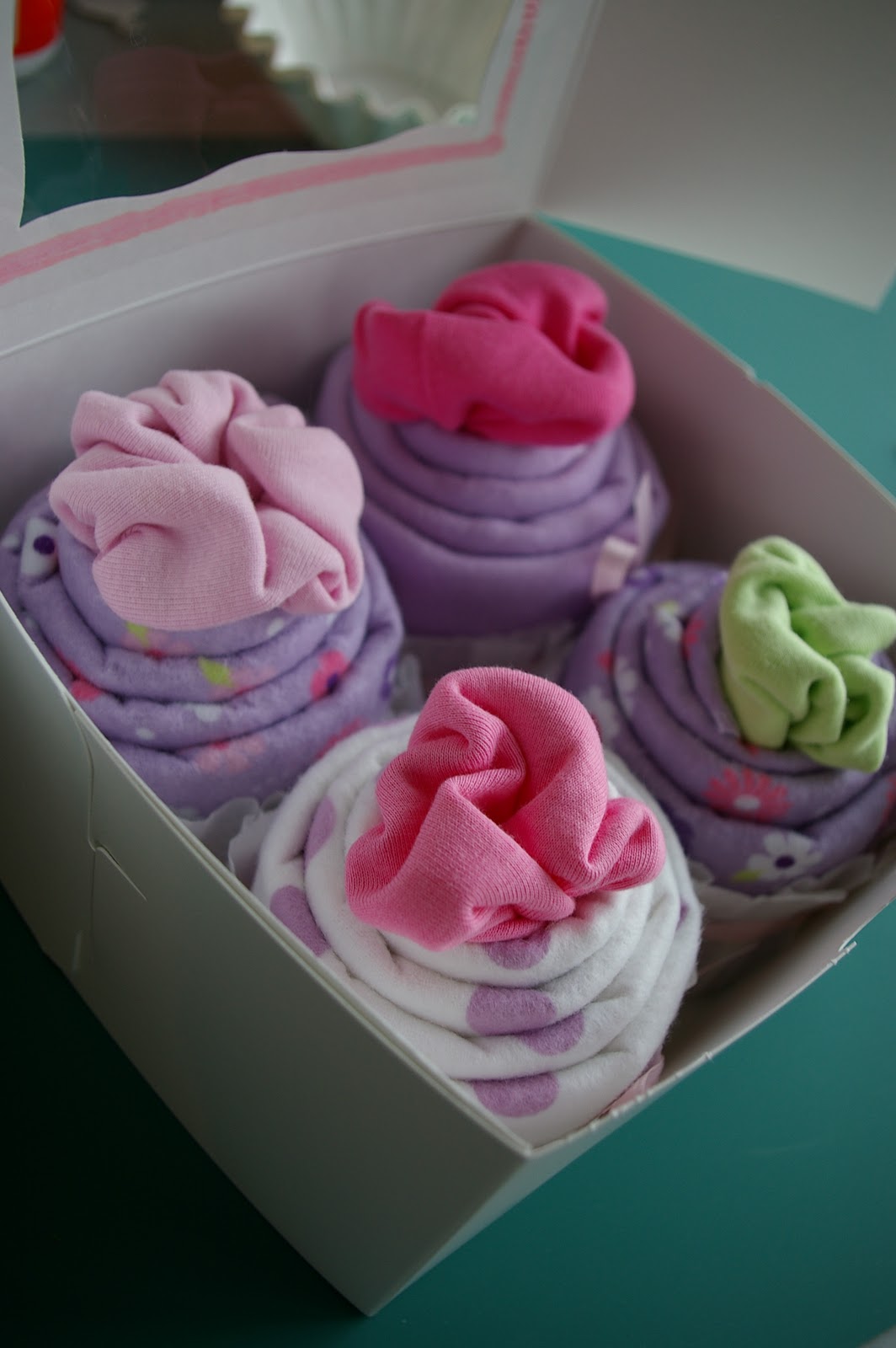 baby onesie cupcake tutorial {and a sweet giveaway} Little Birdie Secrets