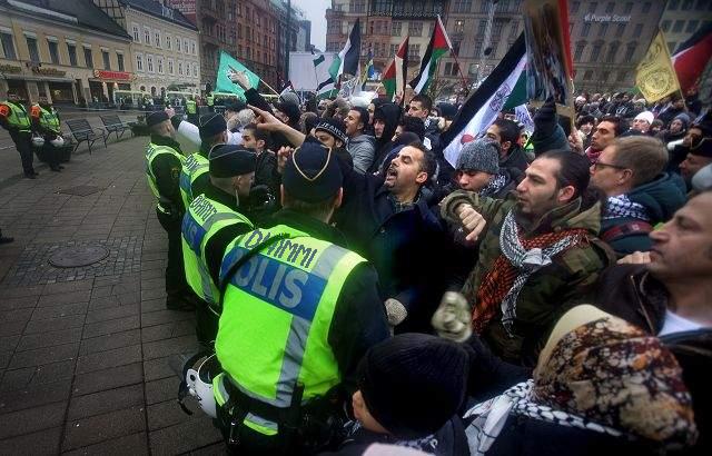 [sweden+islam+Malmo+demonstration.jpg]