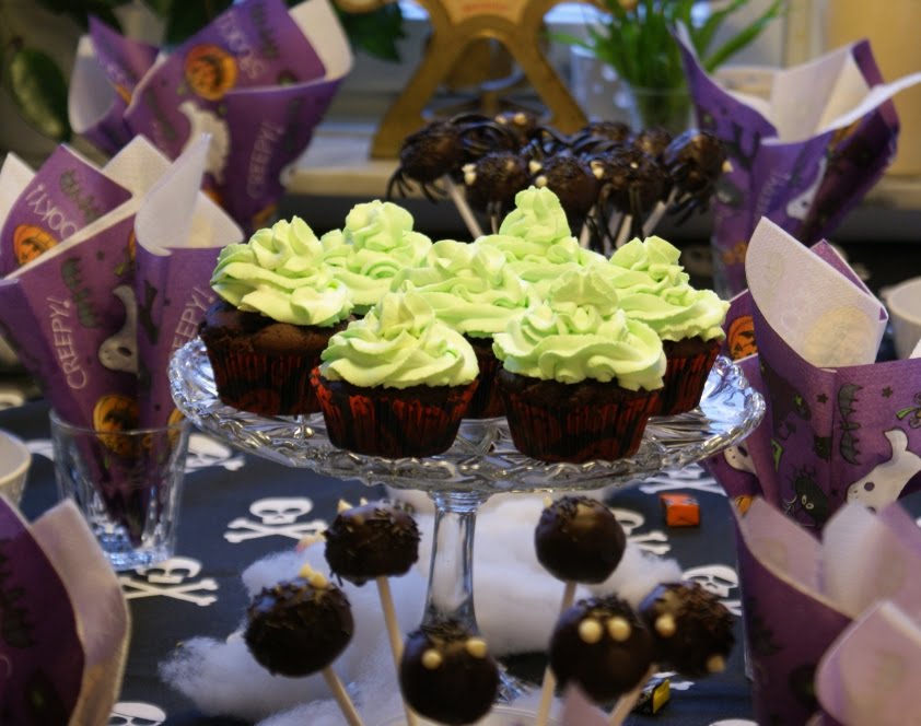[halloweenfika.jpg]