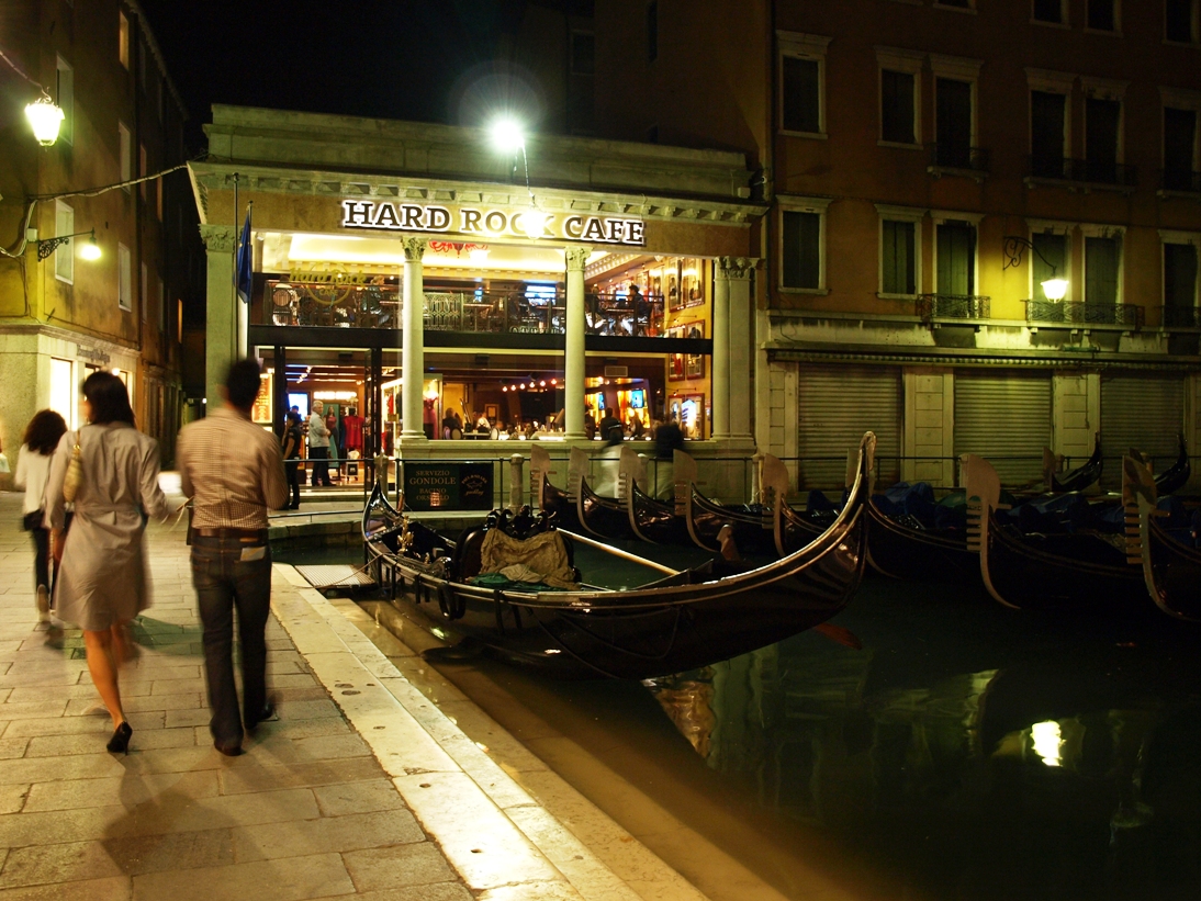 The Gondola Blog Bacino Orseolo at Night Hard Rock Cafe, Really?!