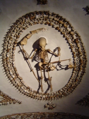 [Cripta_Cappuccini-1.jpg]