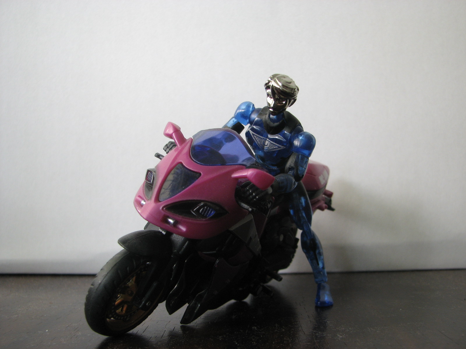 [Arcee+Bike+mode+2.JPG]