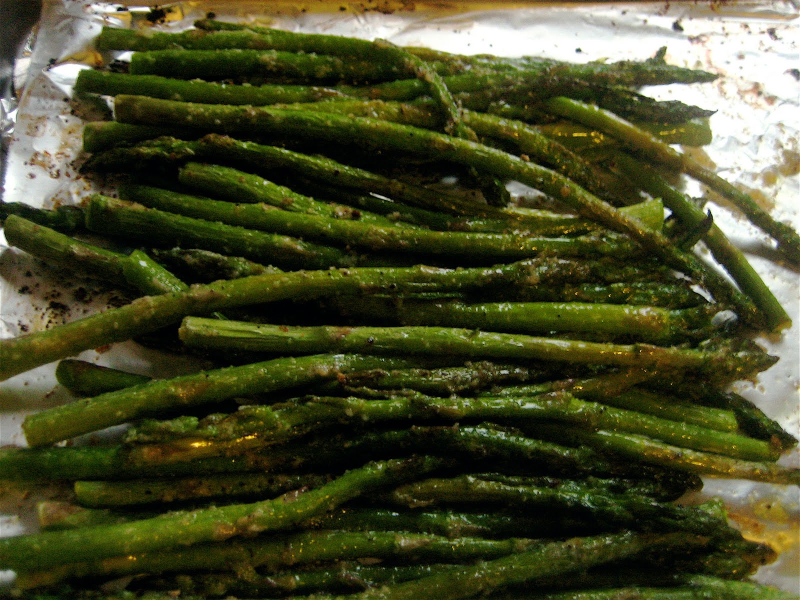 Stephanie Cooks Garlic Roasted Asparagus