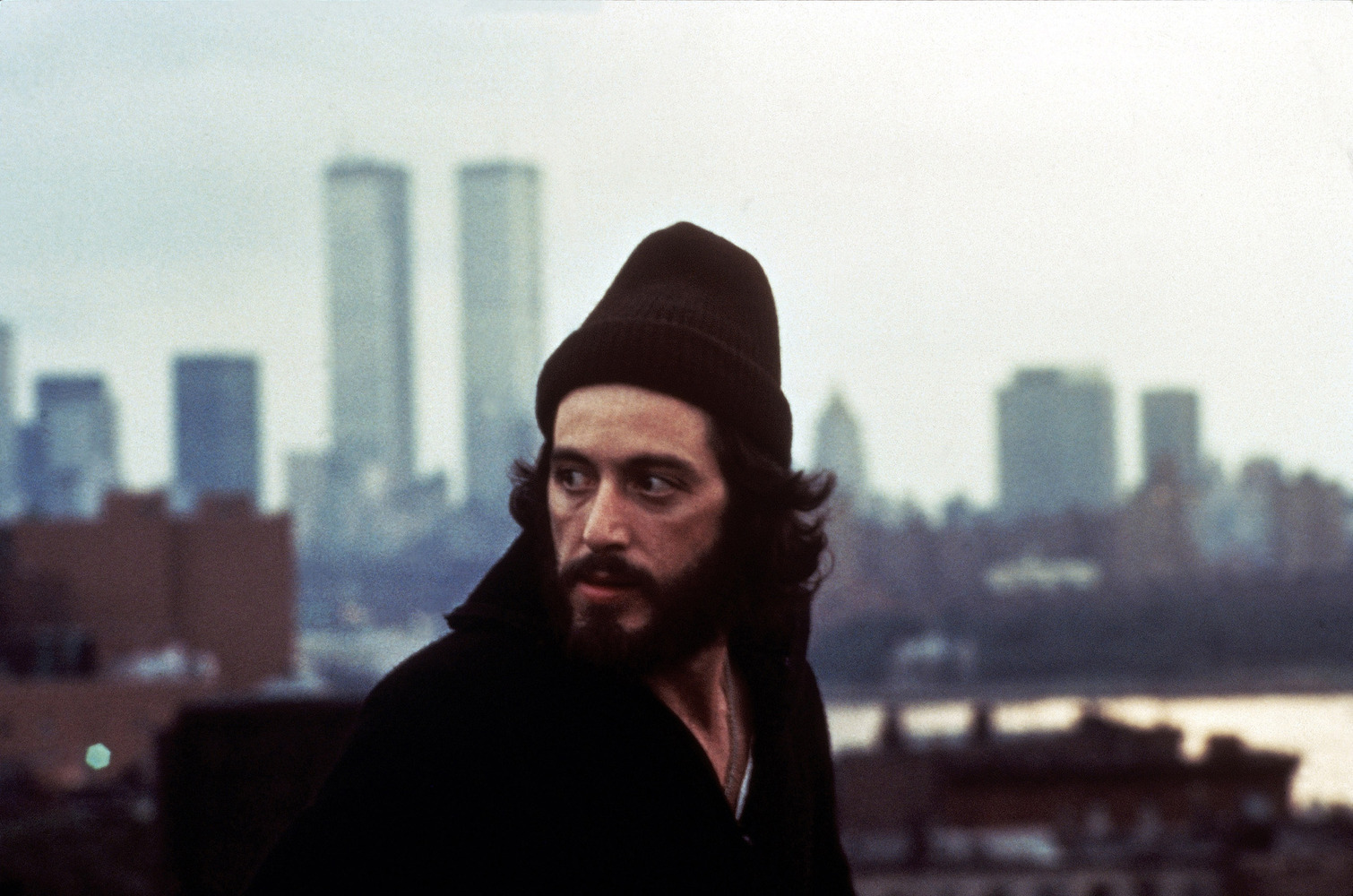 http://2.bp.blogspot.com/_rPTDYn3rnY0/TAUUxi2Eg3I/AAAAAAAAAhU/pWan-_2MLXM/s1600/al-pacino-serpico.jpg