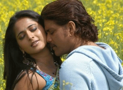 romantic scene from don telugu movie, nagarjuna and anushka acted