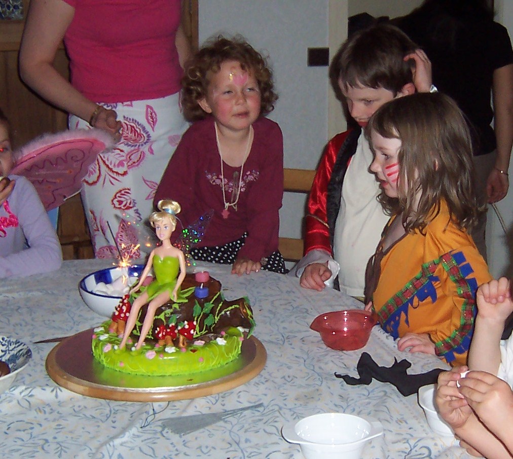 [katy+birthday+Katy+and+the+cake.jpg]