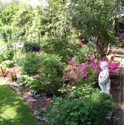 [cherubs+garden.jpg]