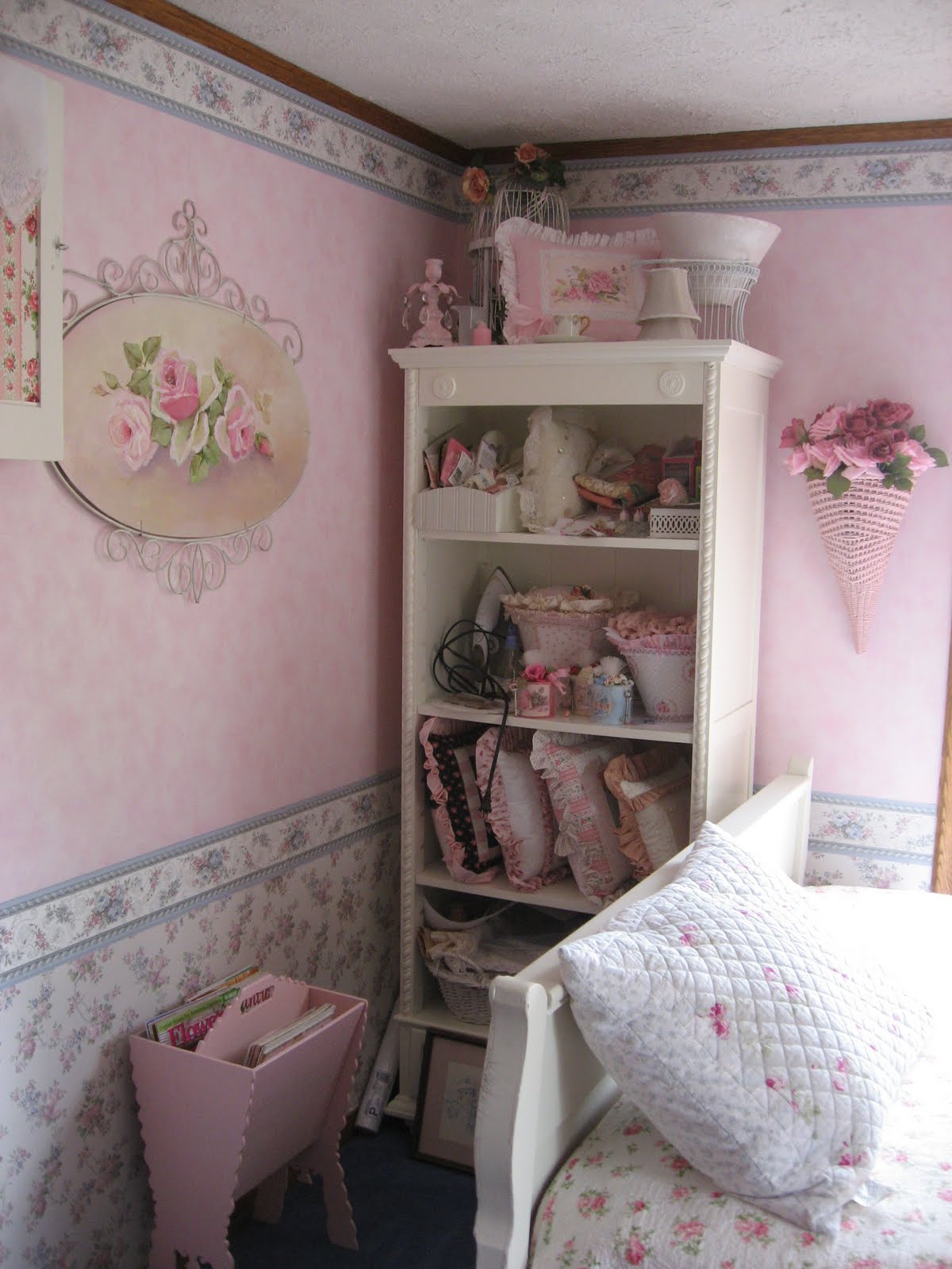 Shabby cats and roses: *where i create*