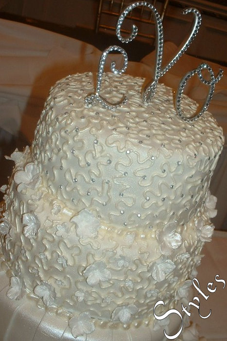 Elegant and Glamorous Wedding cake Posted by Cakes by Styles at 841 PM