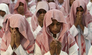 little islamic girl prayer photos