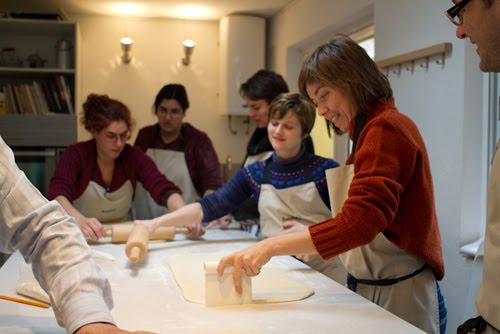 [preparant+croissants.jpg]