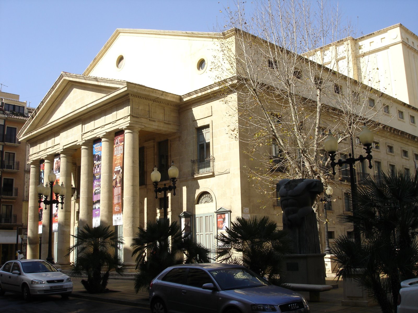 [TEATRO..PRINCIPAL.JPG]