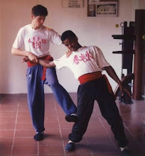 Edmar praticando Kung Fu com o renomado Mestre Thomas Pinheiro