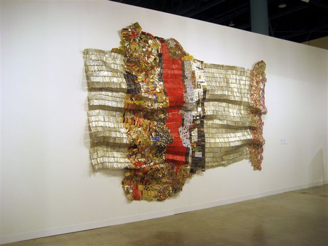 [24.+ABMB.Anatsui.Capsule.2009.foundaluminum.and.copper.wire.Shainman.+(2).jpg]